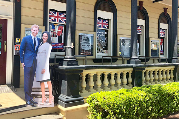 Article image for Dubbo pub cracks open a special surprise for the royal visit