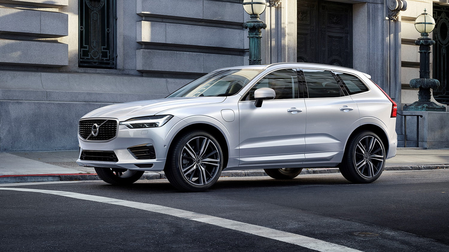 Plugin hybrid Volvo XC60 T8 flagship SUV provides outstanding value