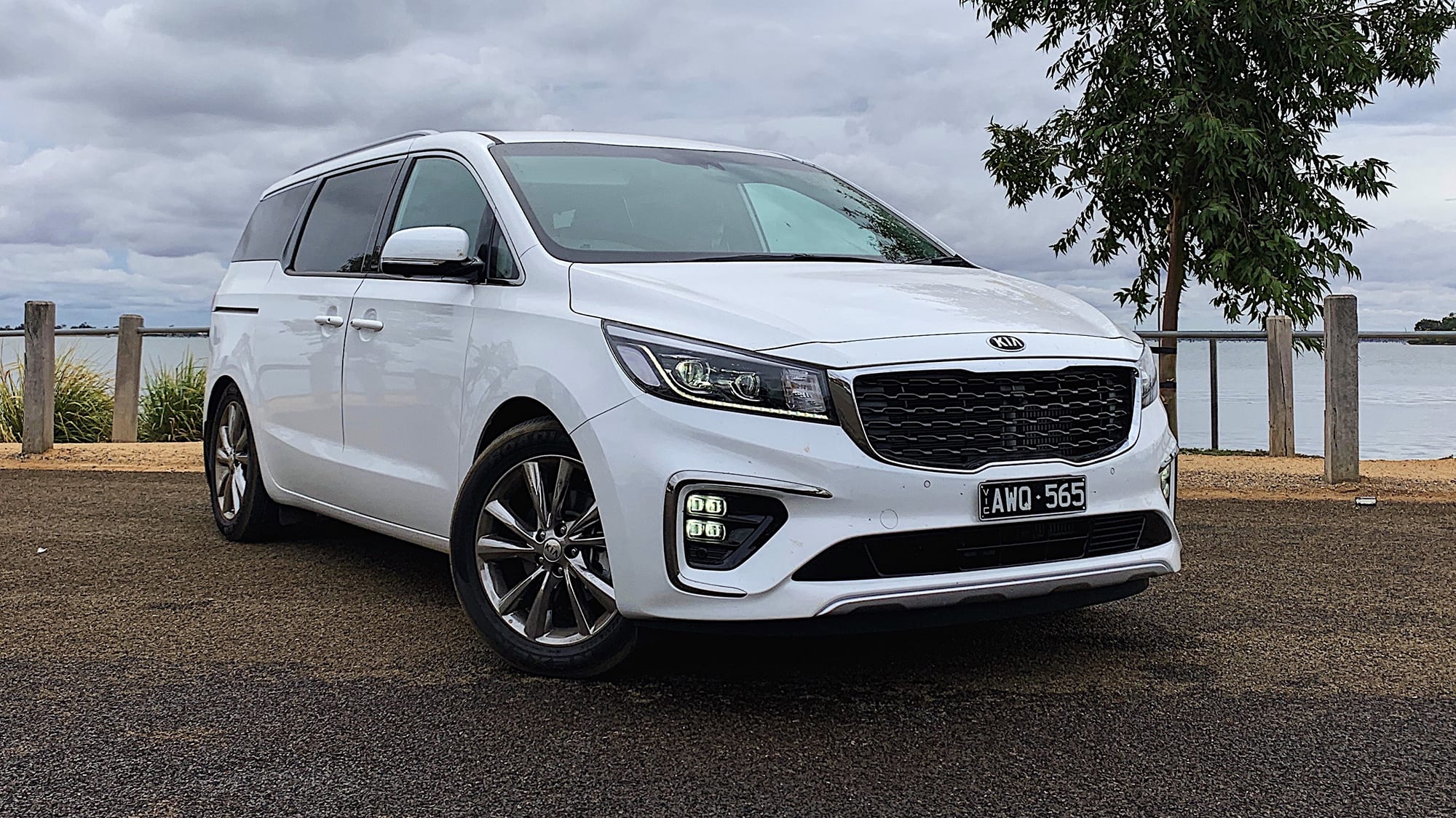 Kia carnival 8 мест