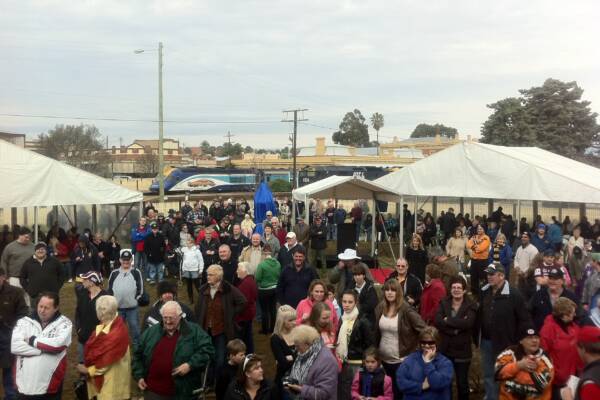 Junee crowd