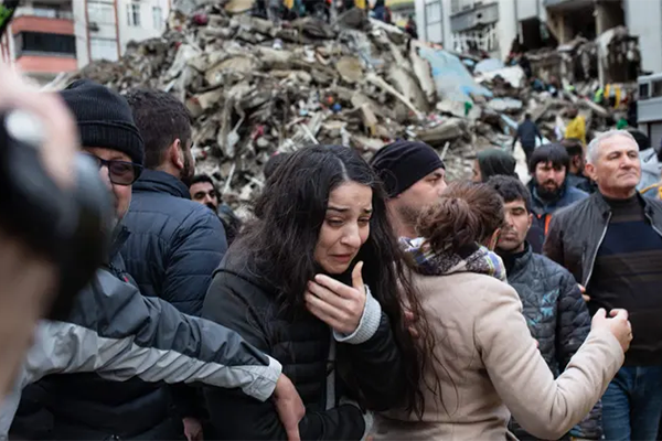 Article image for ‘Overwhelming destruction’: Harrowing live report from Turkey earthquake