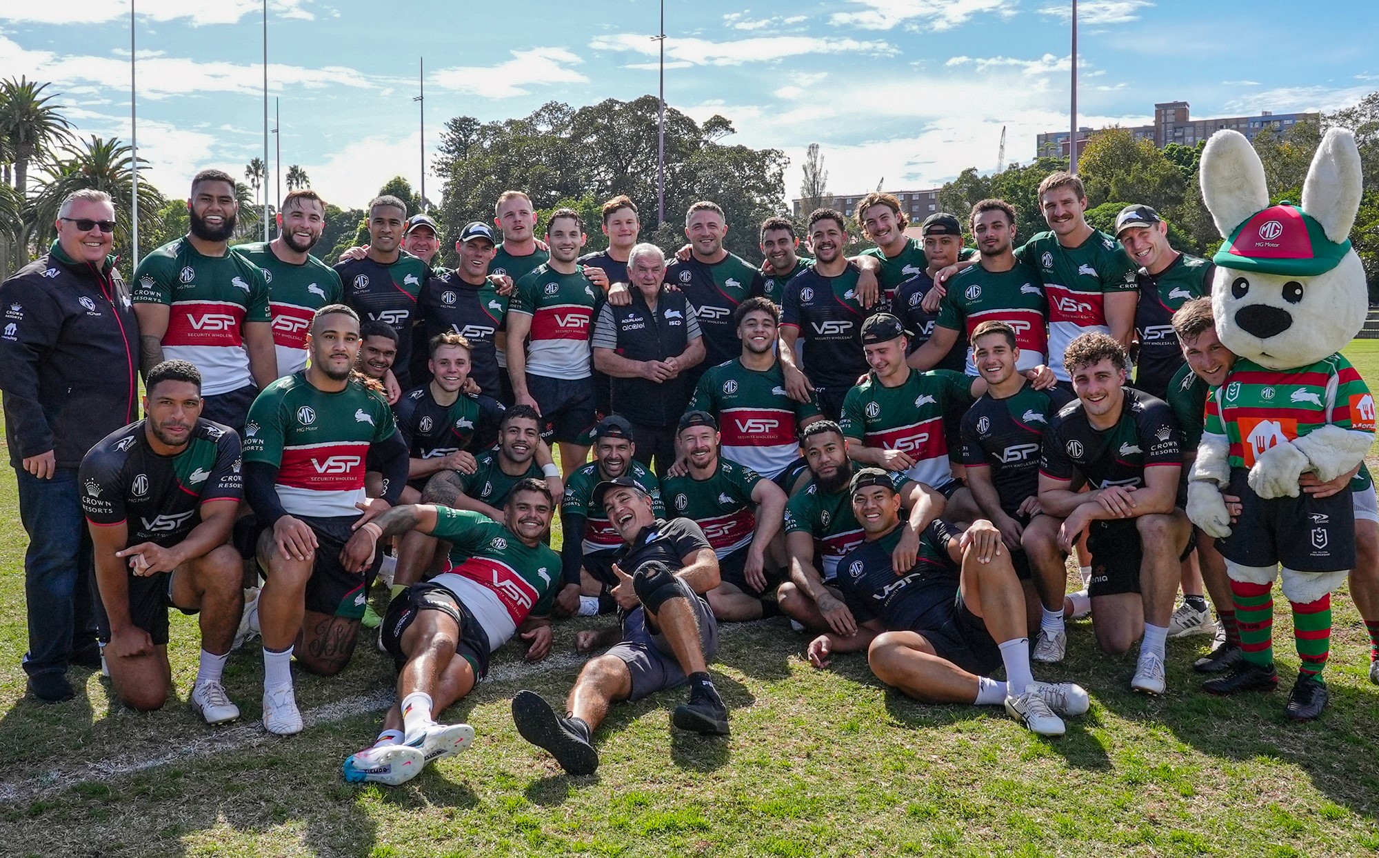 The Rabbitohs and hundreds of fans farewell Redfern Oval