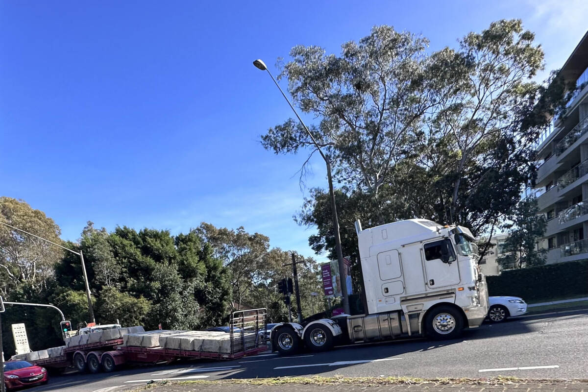 Article image for ‘Another Cowboy Truckie!’: Trailer comes unhitched at Pennant Hills Road