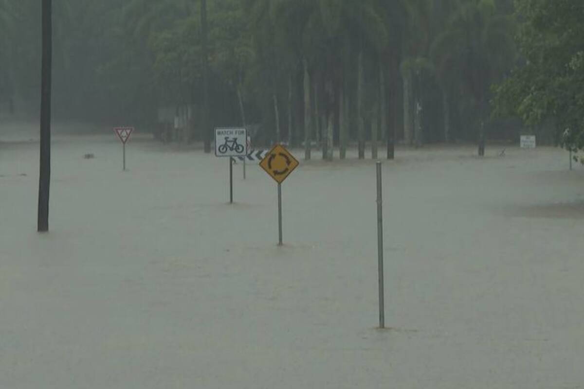 Article image for ‘Absolutely exhausted’ – Residents of Far North Queensland battling unbelievable floods