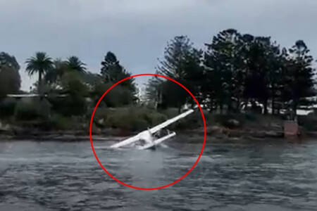 Sea plane crashes in Sydney Harbour