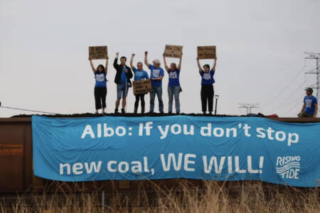 ‘Blockheads’ – Climate protestors charged after stopping coal train