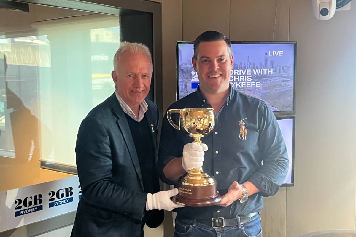 Article image for The Melbourne Cup trophy visits 2GB!