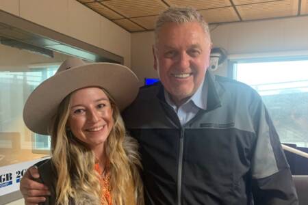 Ashleigh Dallas performs in studio with Ray Hadley