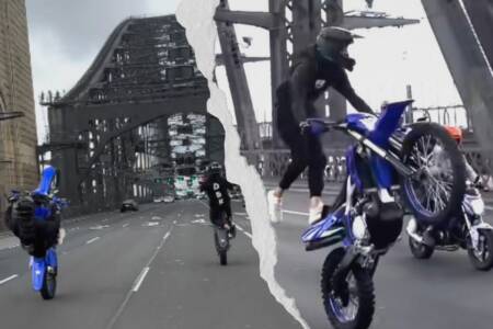 Exclusive – Police manhunt after motorbike tricks on Harbour Bridge